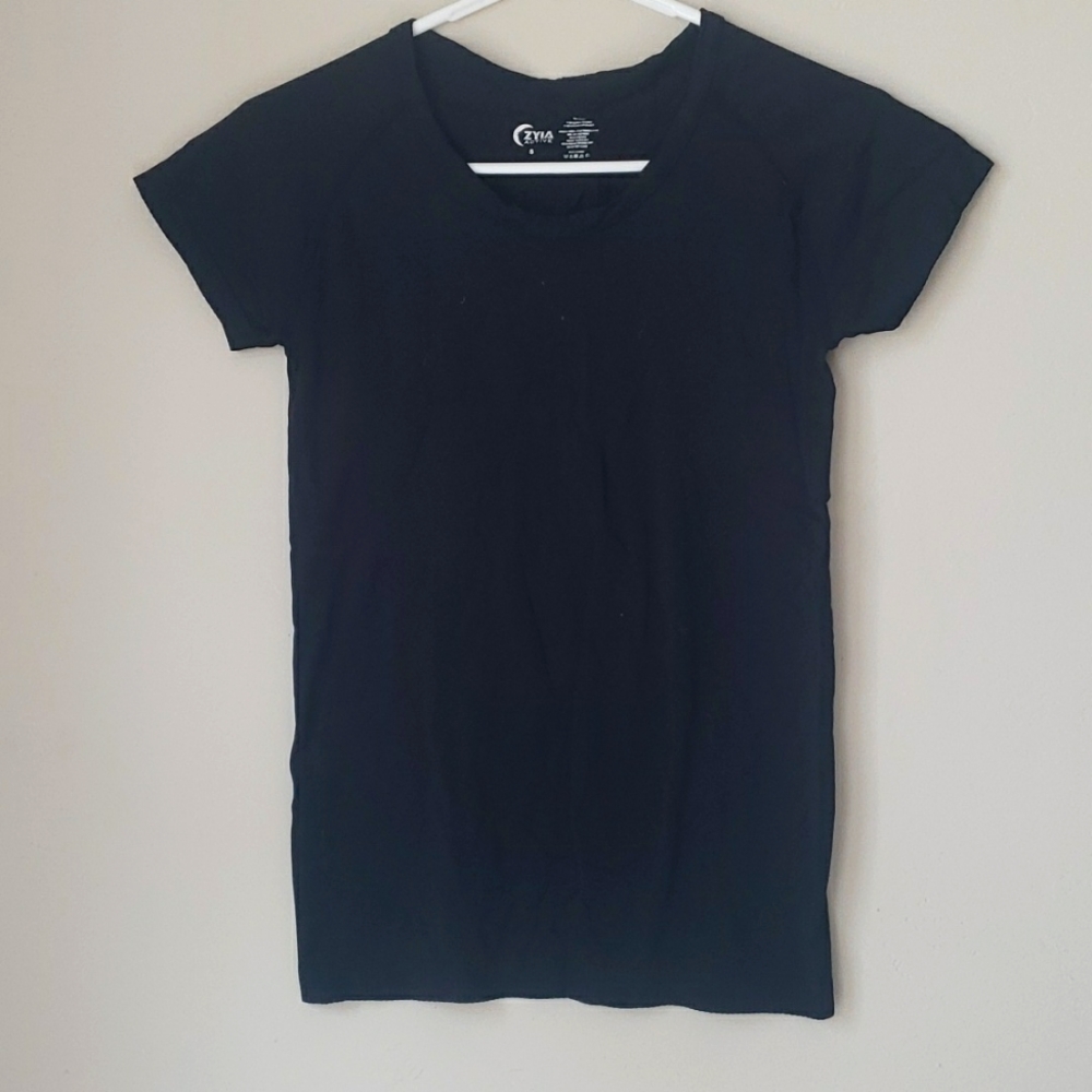 Zyia tee - new without tags, size small nylon, fitness